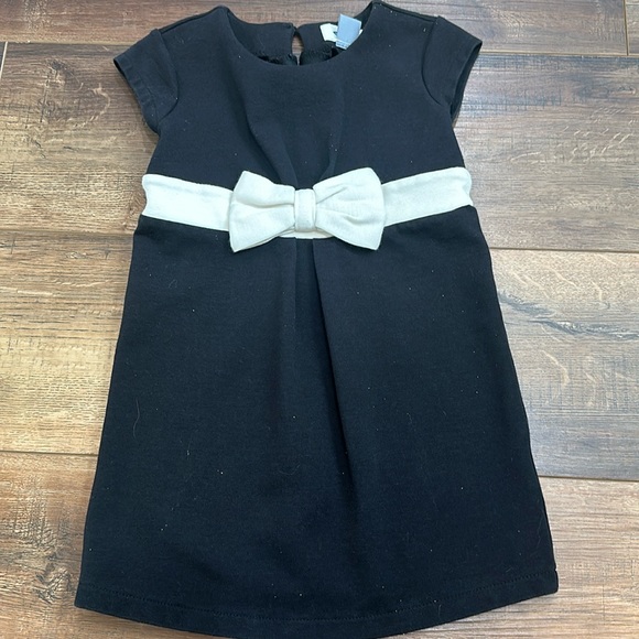 Old Navy black stretchy dress with white bow - Picture 1 of 4